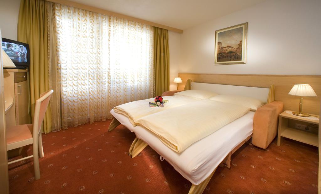 Hotel Hochland Nauders Pokoj fotografie