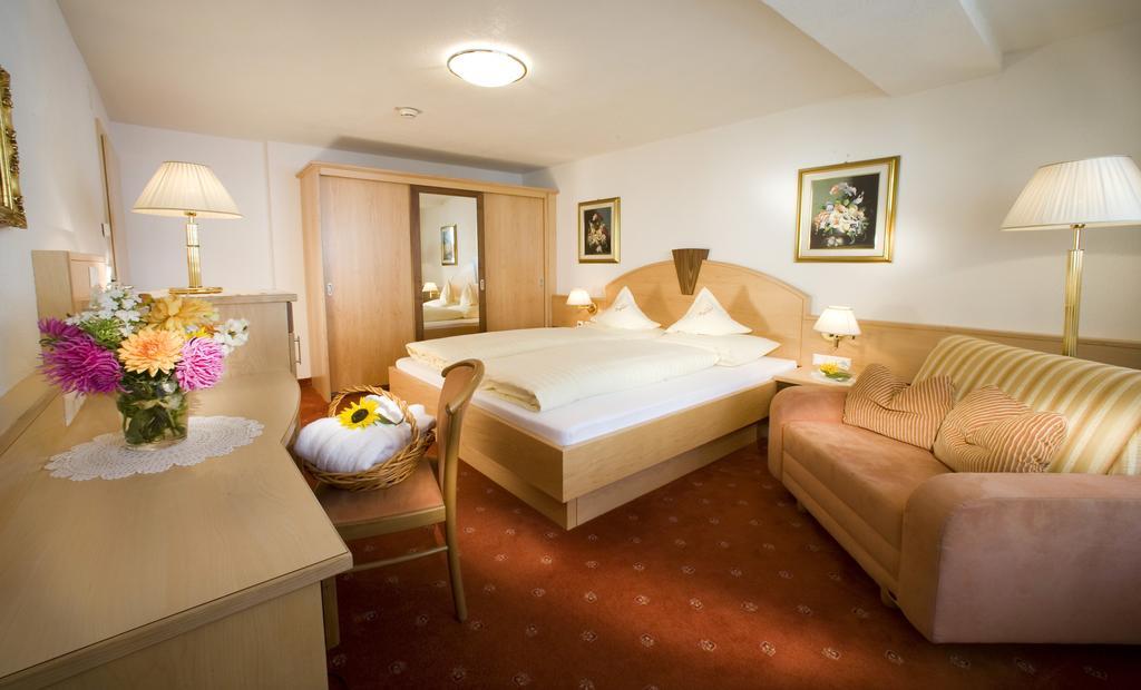 Hotel Hochland Nauders Pokoj fotografie